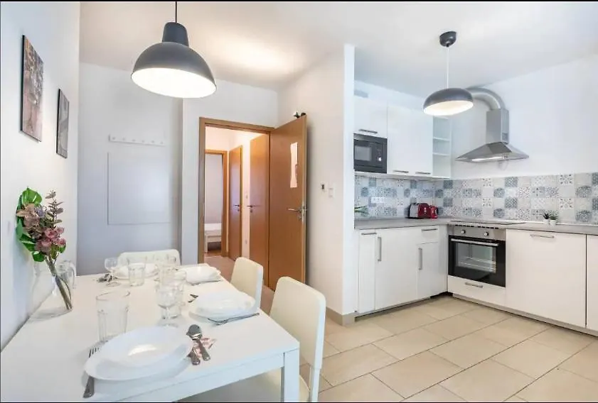 2Br & 2Balcony Apartment By Nw Budapeste 0*,