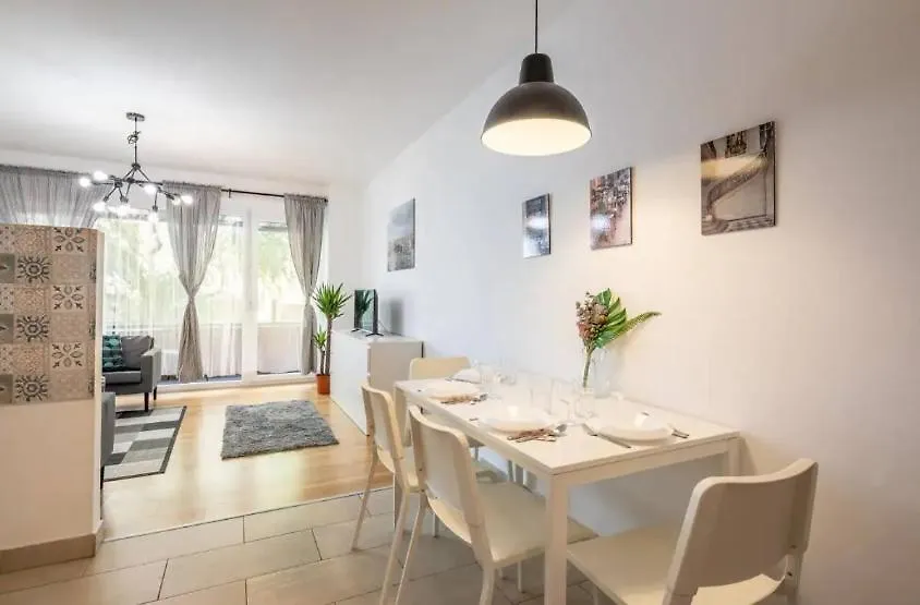 2Br & 2Balcony Apartment By Nw Budapeste