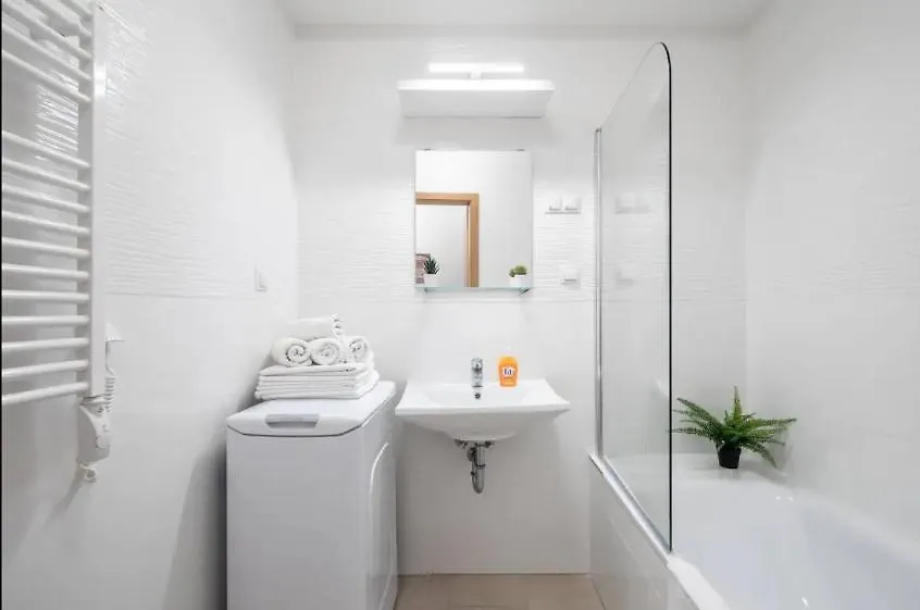 2Br & 2Balcony Apartment By Nw Budapeste